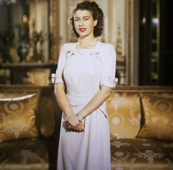 95歲英女王思慮周全，將古董如數傳給凱特，卡米拉終究只是局外人