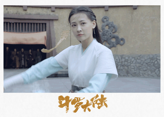 她是《雪中悍刀行》高冷的青鳥，也是《斗羅大陸》可愛的寧榮榮