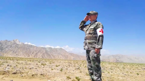 這名基層軍醫，我想說他了不起