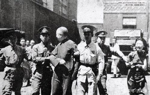 渣滓洞惡魔徐貴林,殘害一百八十餘名烈士,潛逃中買菜大媽識真兇 渣滓洞惡魔徐貴林,殘害一百八十餘名烈士,潛逃中買菜大媽識真兇