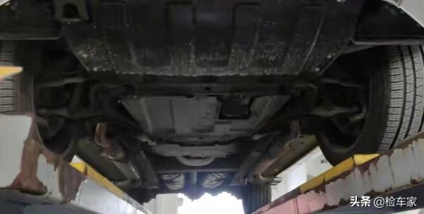 身高不夠氣場來湊，小姐姐花140萬買輛賓士大G，賣家：我大意了