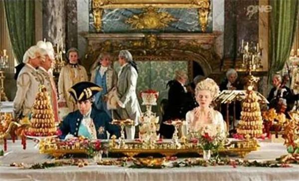 美貌王后瑪麗：分娩產女被圍觀，因揮霍錢財獲罪，39歲被送斷頭臺