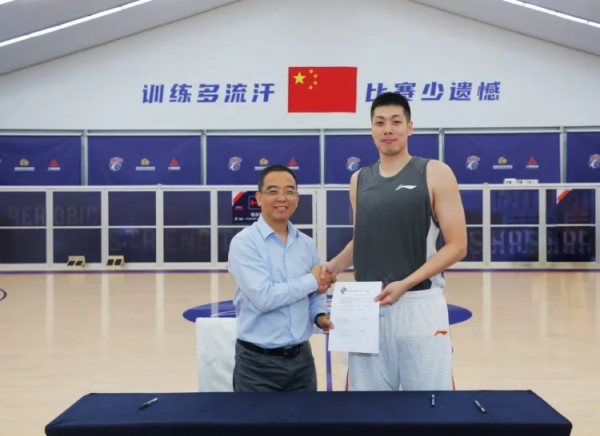 休賽期最瘋狂的球隊！李春江拿到滿級號！不拿冠軍就是失敗？