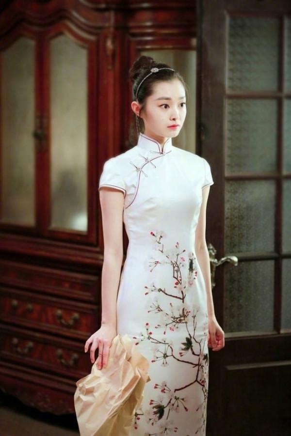 宋軼再穿旗袍錄節目，清純又嬌俏，網友：美成民國初戀的模樣