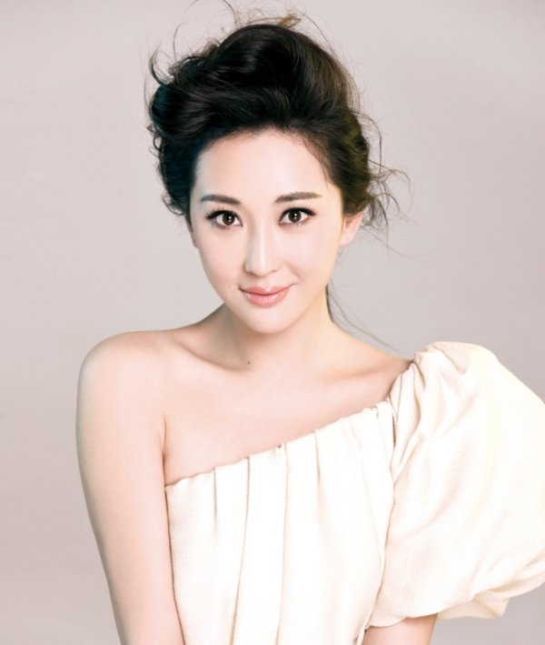 杜若溪：嫁男神偶像嚴屹寬，兩度流產生女，風光幸福背後有艱辛