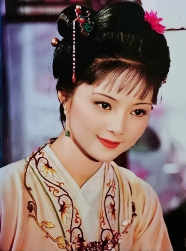 古裝戲沒救了?這些女明星的古裝造型一個比一個奇葩… 古裝戲沒救了?這些女明星的古裝造型一個比一個奇葩…