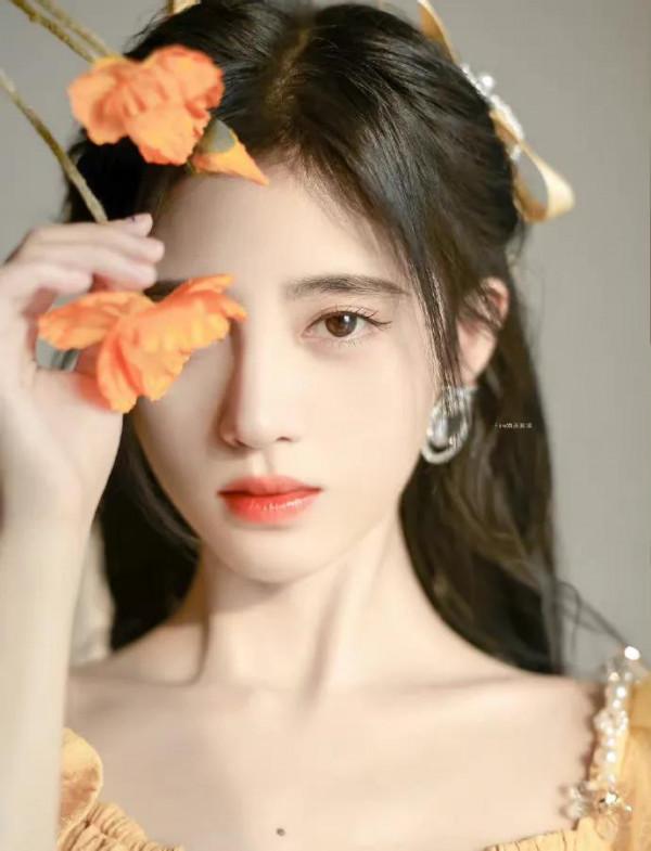 鞠婧禕，人比蜜甜，貌比花更嬌，行你所行，愛你所愛