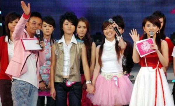 被“一腳”踢斷星途的唐笑，十四年後澄清是誤會，她真的冤嗎？