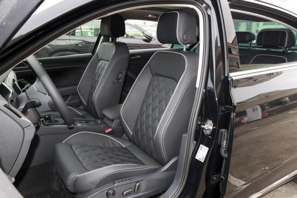 20萬預算買合資B級車，2&period;0T動力省油好開，大眾邁騰是你的菜嗎？