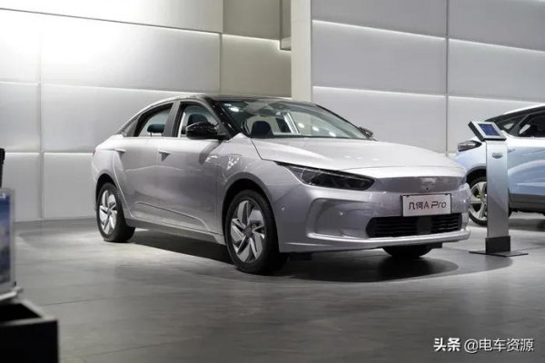 真人對比！四款緊湊型新能源轎車 乘坐空間哪家強？