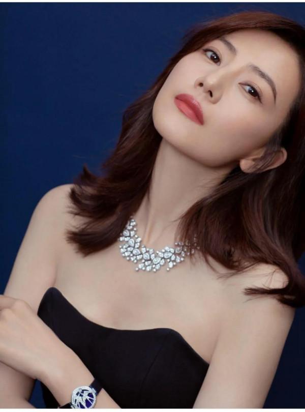 高圓圓，還是那個女神，氣質身材依然完美，趙又廷你知道嗎？