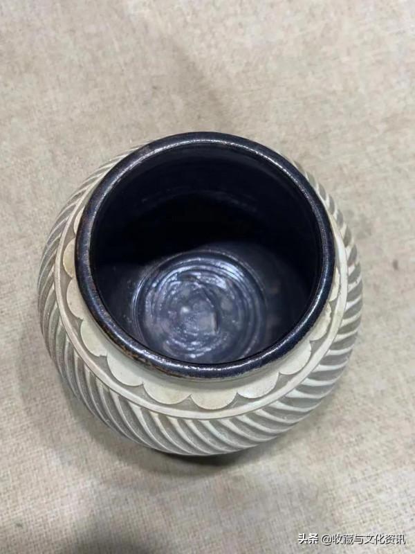 宋代登封窯白釉罐鑑賞