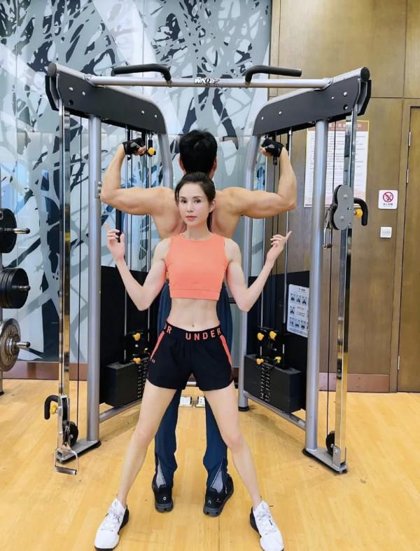 40歲的女人想要不顯老，日常堅持3個習慣，面板會水潤細膩顯年輕