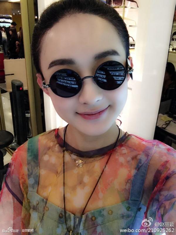 在迪士尼遊玩的趙麗穎公主，美嗎？