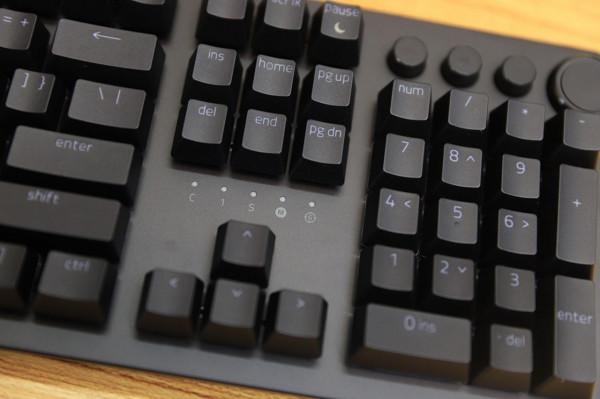 換上新鍵盤打遊戲的心情更爽了，RAZER獵魂光蛛V2