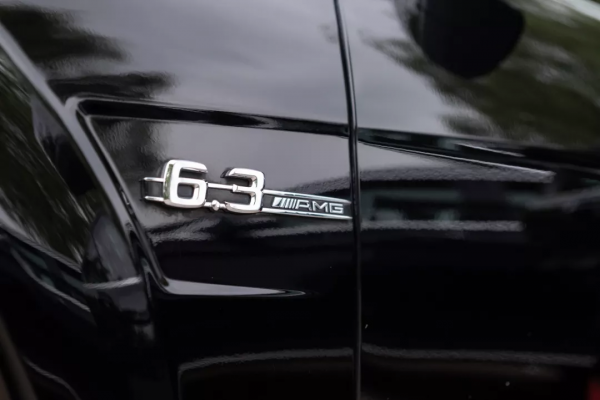 專業車手也無法拒絕的V8自吸戰車,濃墨重彩的二手C63 AMG 專業車手也無法拒絕的V8自吸戰車,濃墨重彩的二手C63 AMG