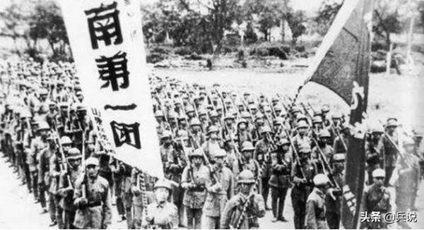 王耀武被俘，家無餘財僅2輛拖拉機，陳毅奇怪：你藏這個幹嘛