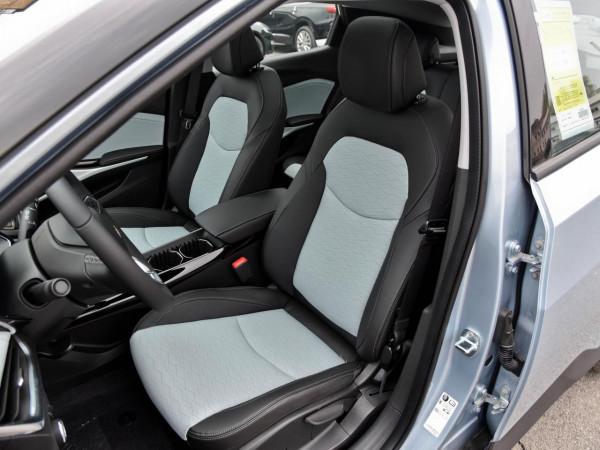 像SUV的合資電車只要15.99萬起，比大眾ID.3更大，實拍雪佛蘭暢巡