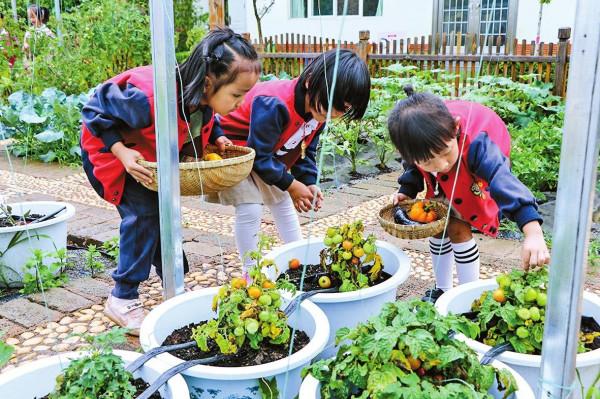 國際女童日:所有的中國父母,都欠女兒一堂生命教育課 國際女童日:所有的中國父母,都欠女兒一堂生命教育課