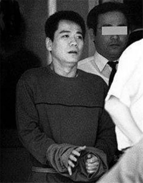 90年代現實版“大逃殺”：日本男子控制一家7口，最後只活一人