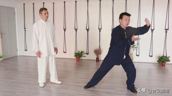 太極雙手正面纏絲——雲手防身技擊法魅力呈現，跟著師傅來練練吧