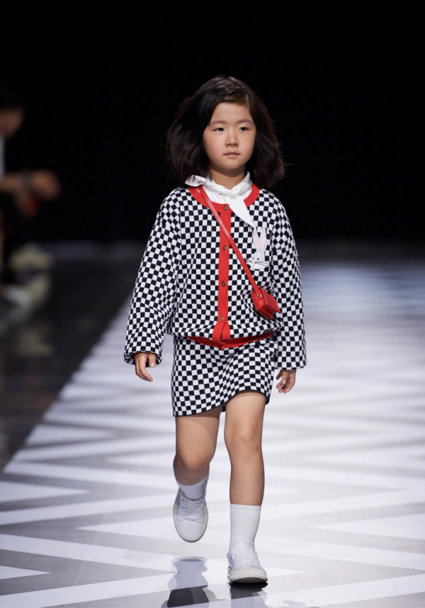 長相浪費基因？這些星二代，明明跟父母共用一張臉