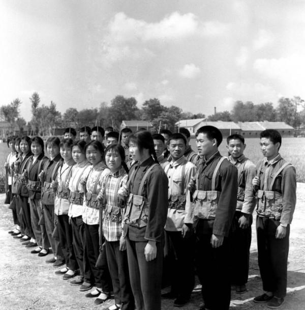 1981年,一位在逃勞改犯行騙碰上退役偵察兵,不自覺抖腿露出破綻 1981年,一位在逃勞改犯行騙碰上退役偵察兵,不自覺抖腿露出破綻