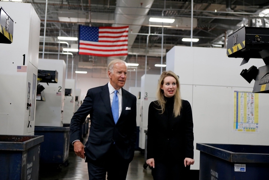 從“女版喬布斯”到“美國賈躍亭”，一個矽谷天才少女的墮落