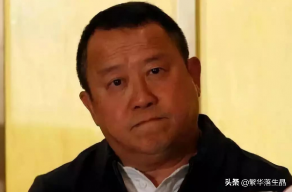 曾志偉照顧好友遺孀，兩人逛超市配合默契，出雙入對7年關係成謎