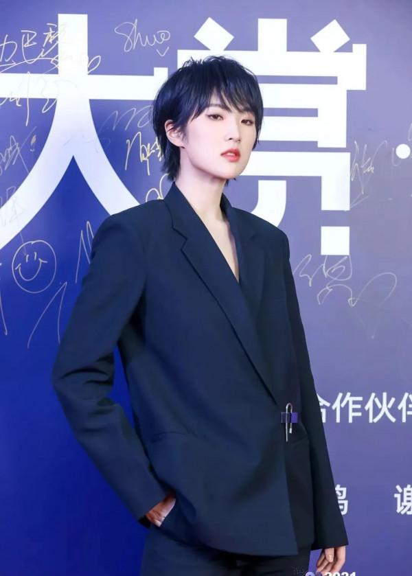 又來紅毯！林允這次有點美，陳數身材盡顯，但都不如陳都靈的綠裙