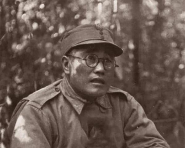 廖耀湘被俘後，向他敬酒不喝還摔杯，劉亞樓請出一人他連敬3杯