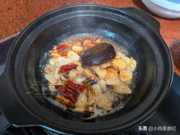 天冷了，多給孩子做這菜吃，先炸後煲營養又解饞，上桌孩子搶著吃