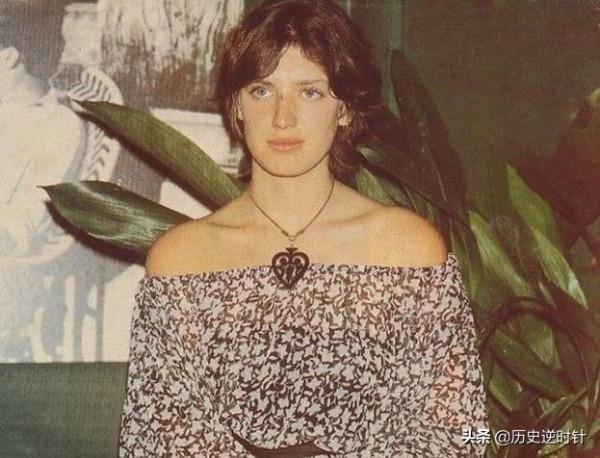 遊輪女服務員跳海游到悉尼,澳大利亞居心不良,力捧叛逃者當明星 遊輪女服務員跳海游到悉尼,澳大利亞居心不良,力捧叛逃者當明星