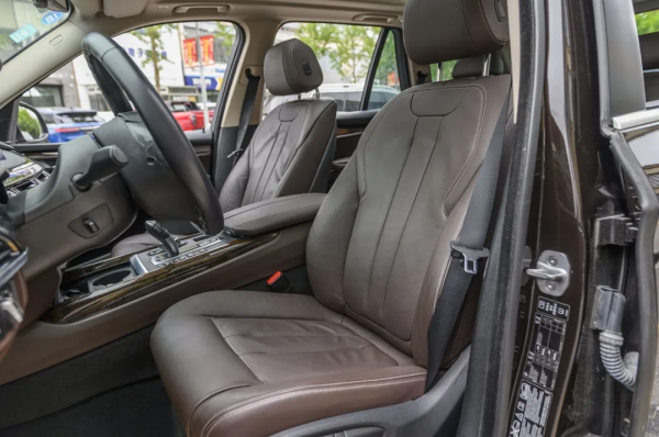 二手寶馬X5：動力好、成色新，X3價格的升級之選