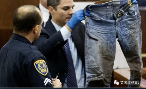 她用高跟鞋連扎25下將男友殺死，然而她卻有完全不同的說法