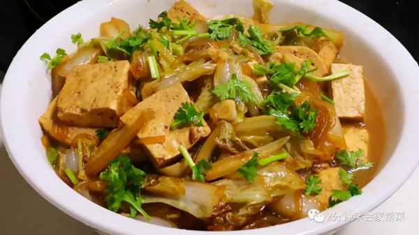 秋冬天冷了，多吃這道燉菜，營養豐富易消化，熱熱乎乎一大碗