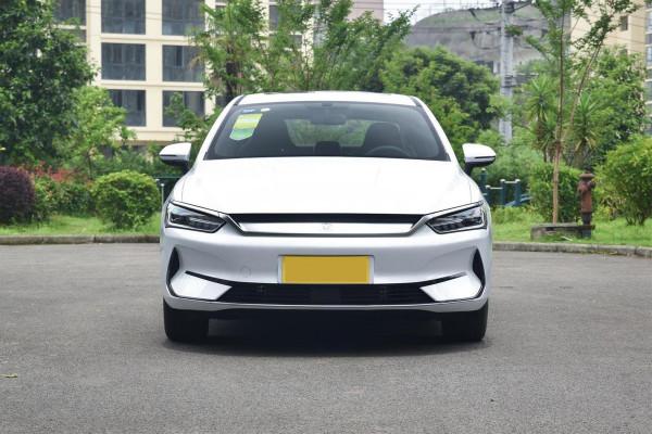 實拍秦PLUS EV,綜合實力很出色,價格不貴空間大,家用正合適 實拍秦PLUS EV,綜合實力很出色,價格不貴空間大,家用正合適