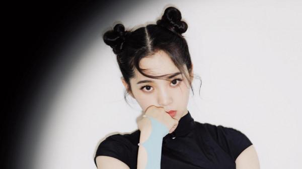 歐陽娜娜身穿黑色修身旗袍,盡顯俏皮可愛 歐陽娜娜身穿黑色修身旗袍,盡顯俏皮可愛