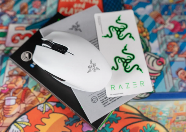 外設體驗丨小手電競滑鼠——雷蛇八岐大蛇V2