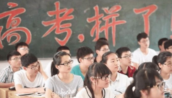 難倒閱卷老師的高考作文，全篇僅有755字卻得滿分，這是什麼情況