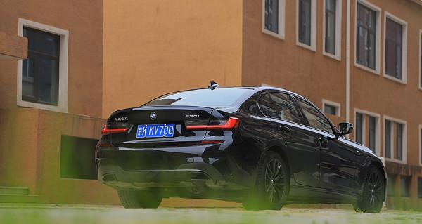 「鵬哥聊車」寶馬3繫有必要多花5萬買高功率嗎? 「鵬哥聊車」寶馬3繫有必要多花5萬買高功率嗎?