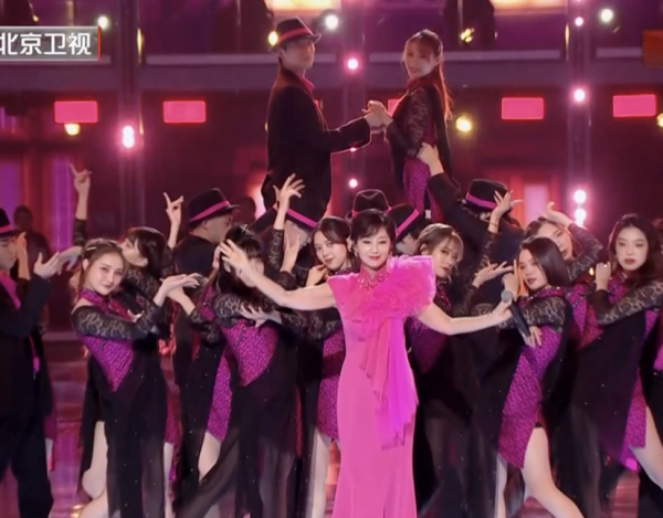 沸騰之夜的女神們：趙雅芝典雅，楊穎顏值回春，50歲楊鈺瑩太絕