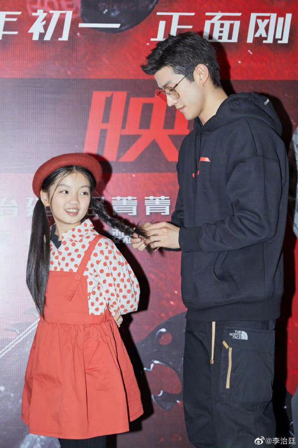 還記得百萬年薪拿來養弟弟的阿拉蕾嗎？如今長到認不出？