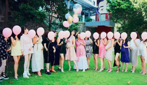 吳佩慈6年4胎還不轉正，這種封建家庭裡能生真是本事