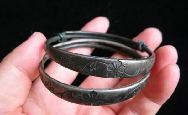 首飾戴久了發黑發黃怎麼辦?教你4個小妙招,讓首飾煥然一新 首飾戴久了發黑發黃怎麼辦?教你4個小妙招,讓首飾煥然一新