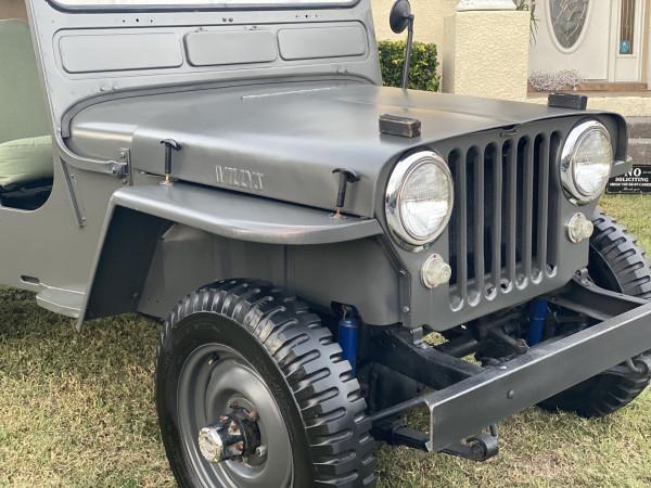 越野車的鼻祖，一塵不染的1950年威利斯吉普車