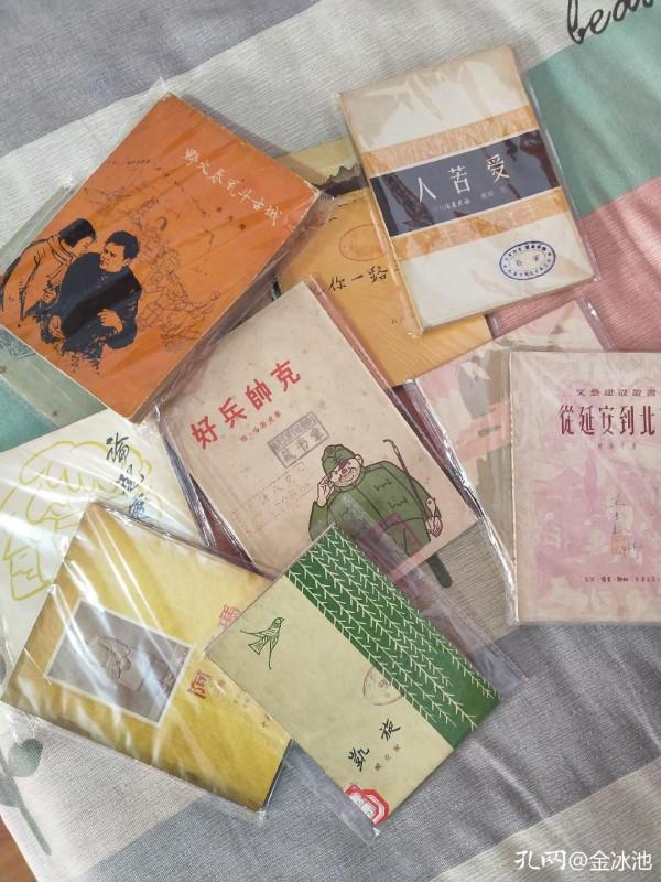 餘淘書三十年，始終堅持“菲飲食、惡衣裳、減奉祿、買書讀”