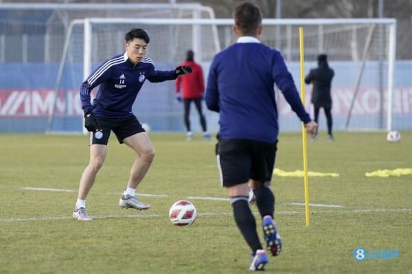 記者:李磊留洋首秀儘管只打了半場比賽,但跑動距離達到了6200米 記者:李磊留洋首秀儘管只打了半場比賽,但跑動距離達到了6200米