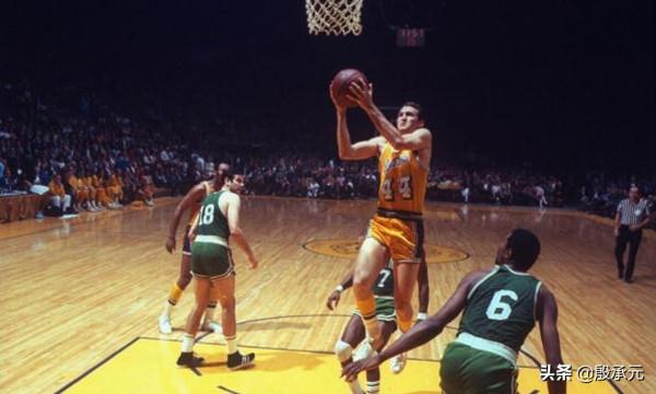 詹姆斯連續17個賽季25+場均得分，在NBA歷史上是什麼水平