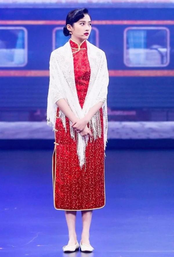 關曉彤旗袍寫真照來了 關曉彤旗袍寫真照來了
